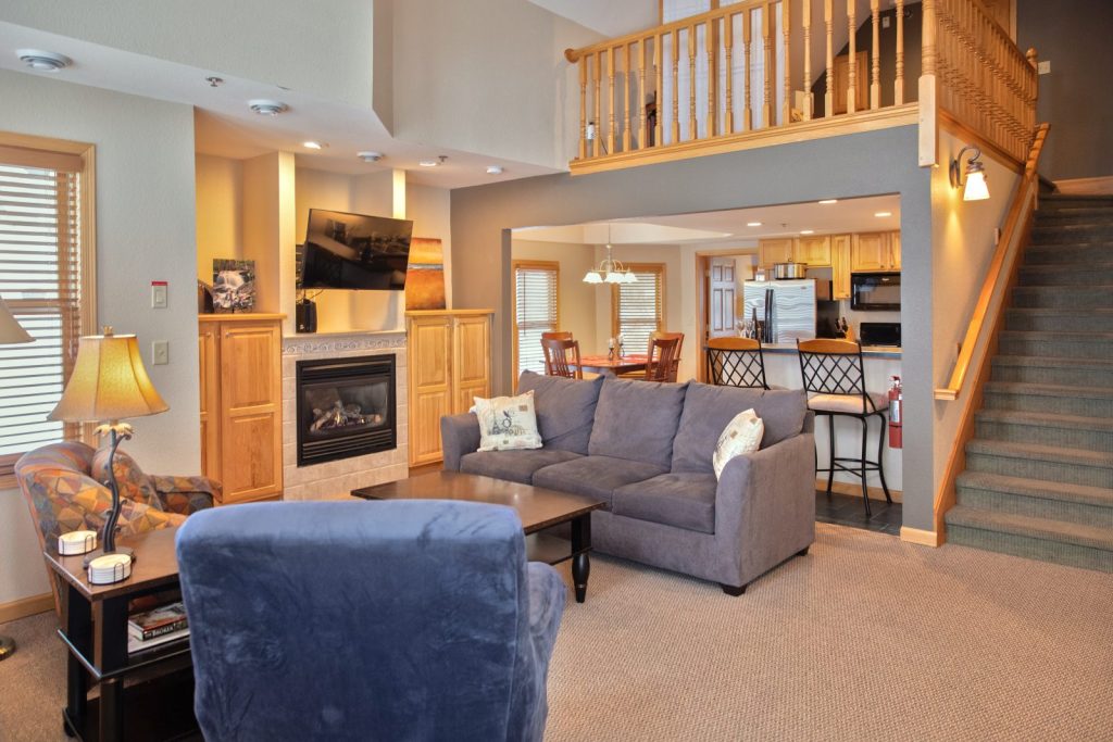 Top-Floor Condo | Lake Views | Walk Downtown Main Image