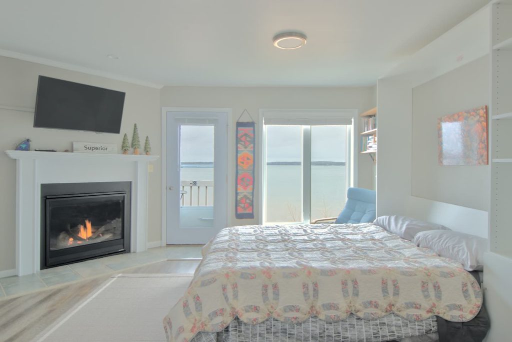 Beachfront Condo -Stunning Views & Convenience All Main Image