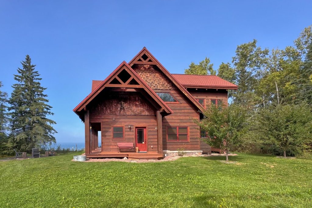 Shooting Star  |  Stylish Cabin on the Big Water Main Image